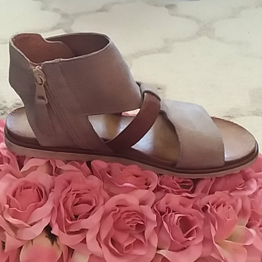 Miz Mooz Tan and Brown Sandals - Picture 4 of 9